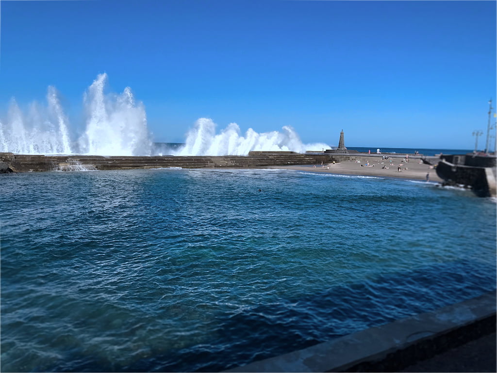 Bajamar Wellen Mauer Leuchtturm
