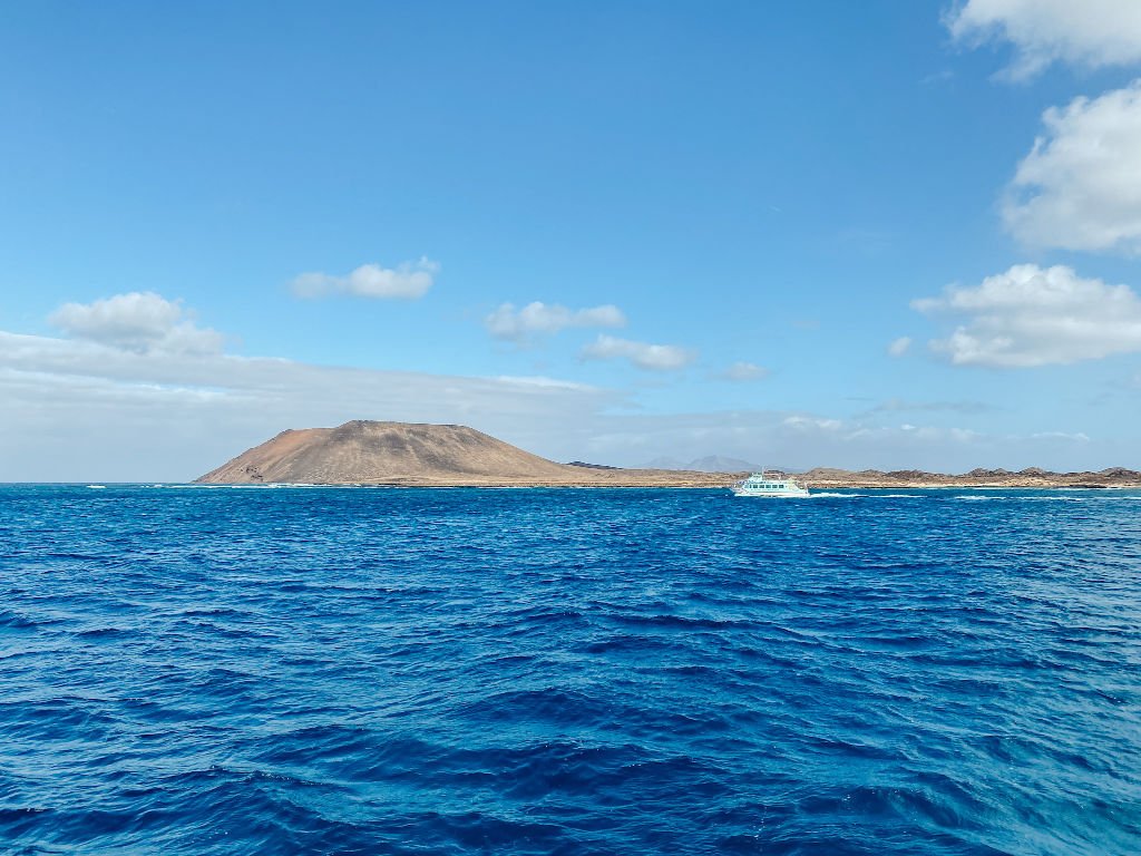 Eine Fähre zwischen die Insel Lobos und Fuerteventura